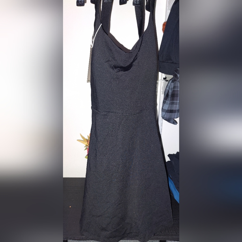 Halara twist back dress (S)